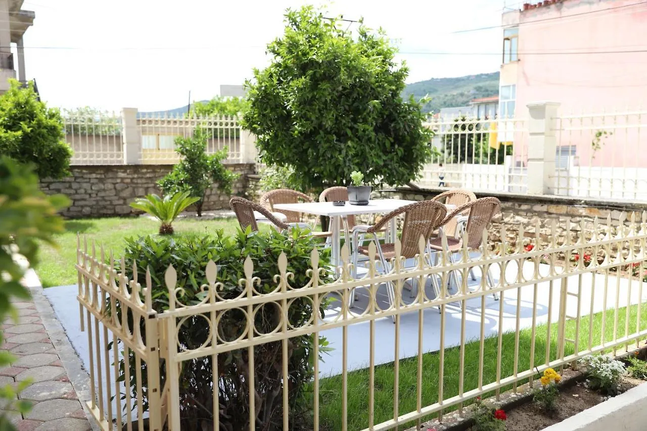Hotel Vila Maledhi بيرات