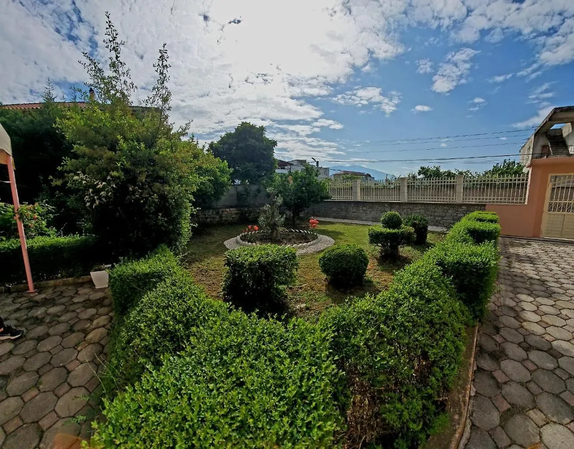 بيت ضيافة Hotel Vila Maledhi بيرات ألبانيا